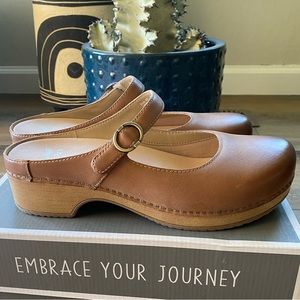 Dansko Bria Mary-Jane Clog Mule. Size 40.